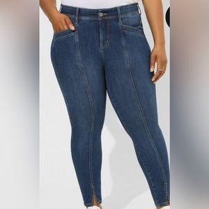 Torrid Bombshell Skinny Premium Stretch High-Rise Jean in size 18s